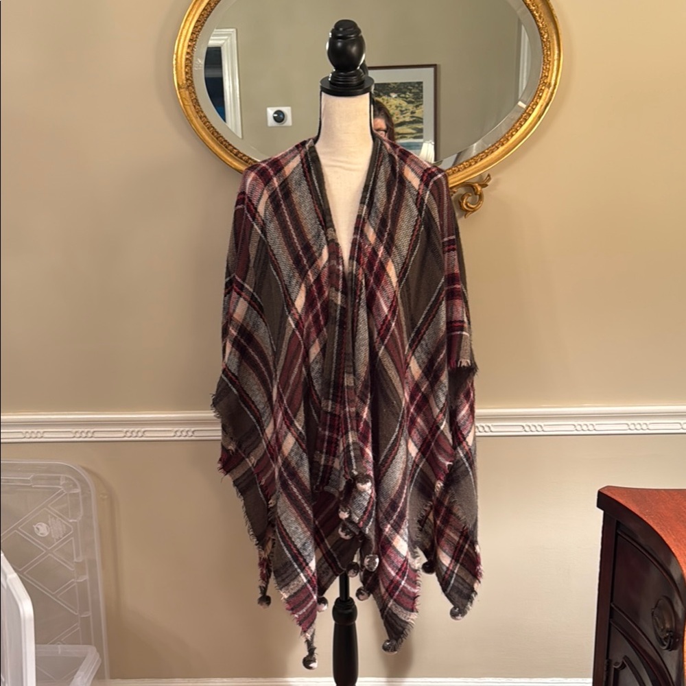 Beautiful Francesca’s Plaid Fringe Shawl. Excellent Condition. Size OS.